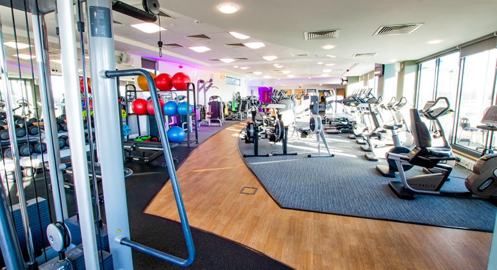 Well-equipped gym with cardio and weight machines and other equipment