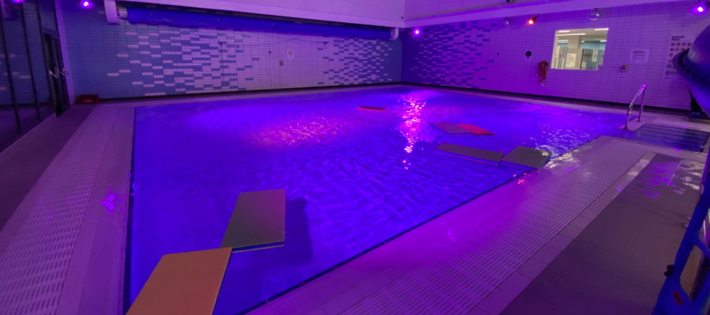 Learner pool with dimmed lighting